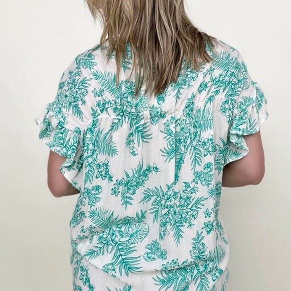 Cozy Co. floral print top. NWT - Picture 3 of 5